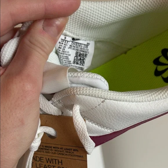 Nike Women's Sneakers White and Burgundy - Picture 4 of 6